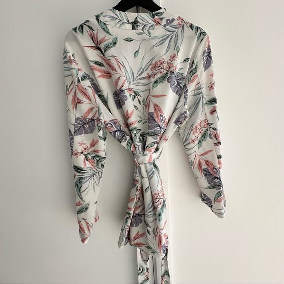 H&M Cute Kimono - Picture 2 of 4